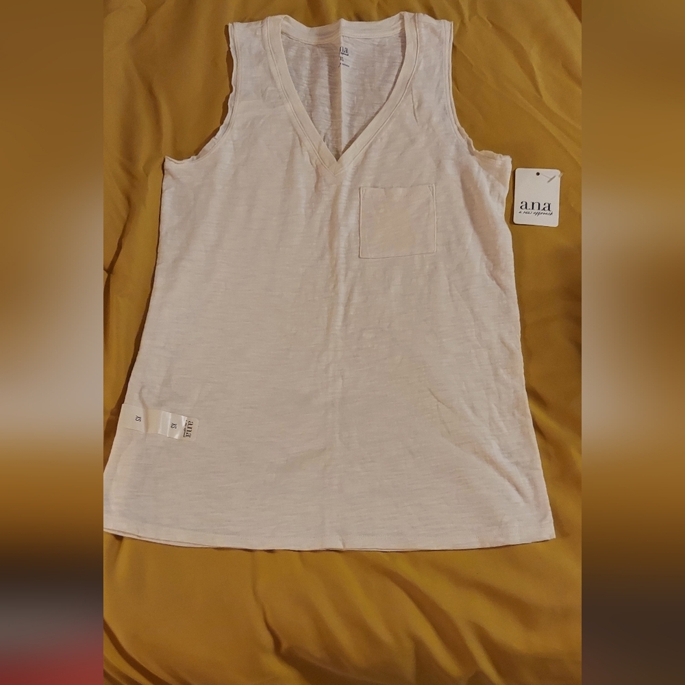 A.N.A Cream Sleeveless Shirt Size XS